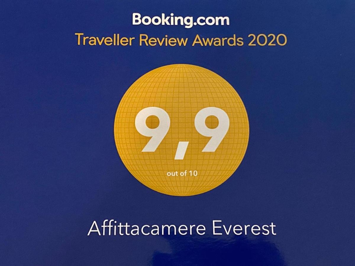 Affittacamere Everest ลาสเปเซีย ภายนอก รูปภาพ